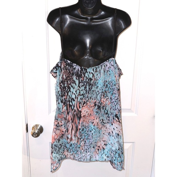 Maurice’s Asymmetric Tank Top - Picture 2 of 4